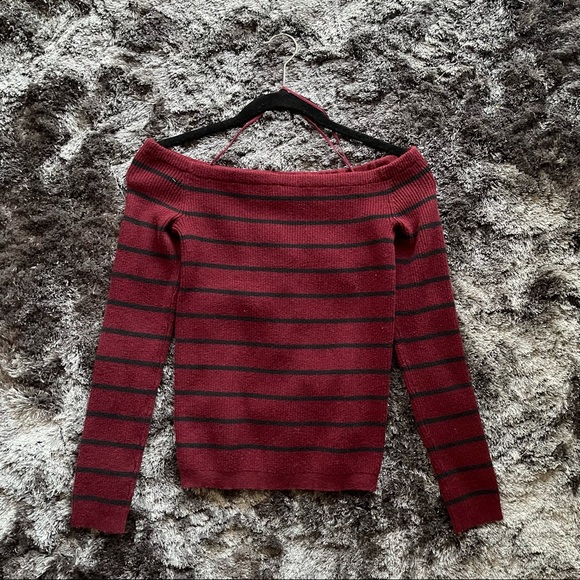 American Eagle striped sweater Off the Shoulder 🤍 - Picture 1 of 3